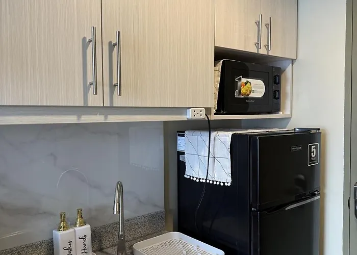 Modern And Cozy Unit With Balcony Near Ayala Center Cebu
