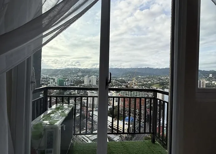 Modern And Cozy Unit With Balcony Near Ayala Center Appartamento