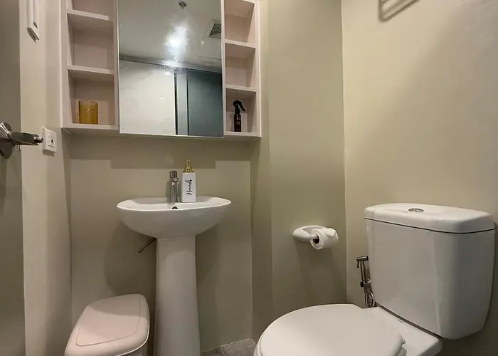 Modern And Cozy Unit With Balcony Near Ayala Center Appartamento Cebu