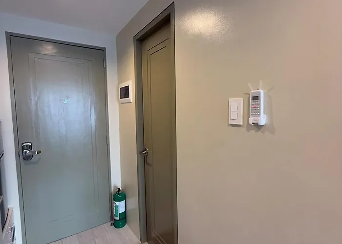 Modern And Cozy Unit With Balcony Near Ayala Center *