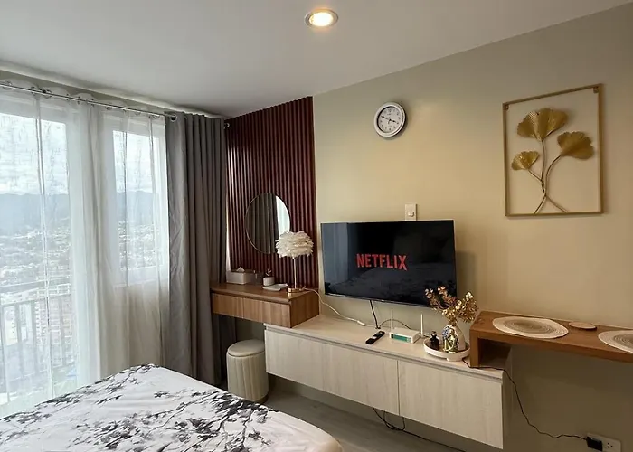 Modern And Cozy Unit With Balcony Near Ayala Center