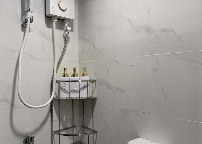 Modern And Cozy Unit With Balcony Near Ayala Center Appartamento