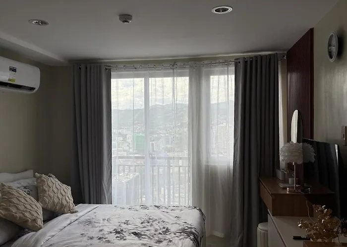 Appartamento Modern And Cozy Unit With Balcony Near Ayala Center